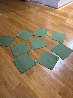 Green Linen Blend Dining Napkin Set — Pack of 9